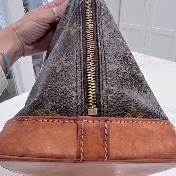 LOUIS VUITTON Alma Vintage Monogram Handbag Monogram Canvas - Picture 12 of 14